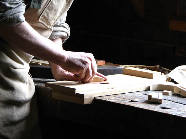 Nacemos de la influencia y formación  heredada en el sector de la <strong>carpintería de madera y ebanistería  en Matet.</strong>